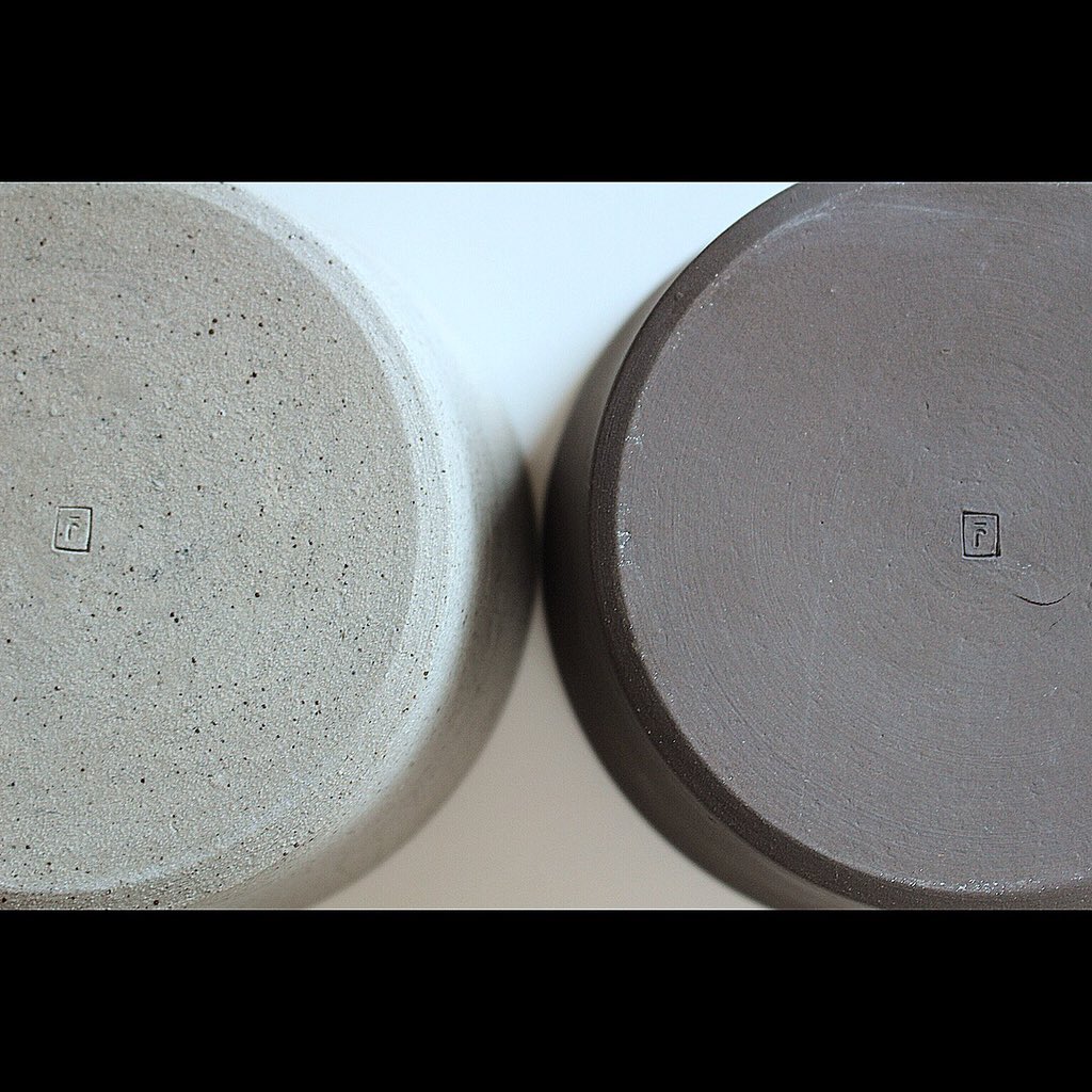 Non_Title_Tokyo's tweet photo. ミニマルでスタイリッシュ
料理を美しく魅せる器
英国の陶芸作家【jono smart】bowl
https://t.co/SEmdMpTcc6
#nontitletokyo #jonosmart #ジョノスマート #グレー #ブラック #器 #うつわ https://t.co/OVDIG1mU95