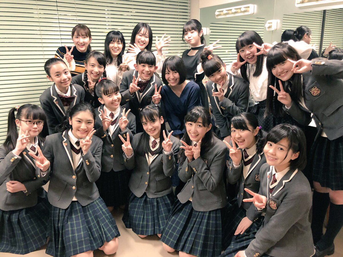 さくら学院 職員室 改めまして The Road To Graduation 17 Final さくら学院 17年度 卒業 本公演 ライブビューイング ご来場頂きありがとうございました 終演後をパシャリ 愛子 愛 百々子 卒業おめでとう T Co S9d2jn1yp4