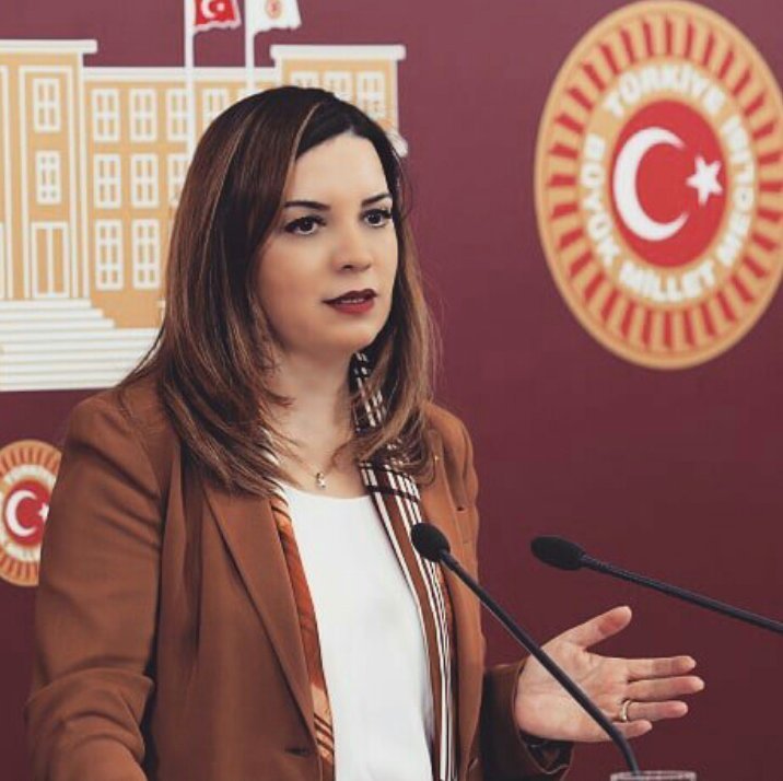#AltınBoynuzYılınEnleri 
@arzuerdemDB
Haliç Üniversitesi'nin düzenlediği 'Yılın Enleri' yarışmasında 2017'nin EN İYİ KADIN SİYASETÇİSİ seçilen MHP İstanbul Milletvekili Arzu ERDEM'i tebrik eder, Türk Milleti'nin dertlerini Türk Milleti'nin meclisine taşıdığı için teşekkür ederim
