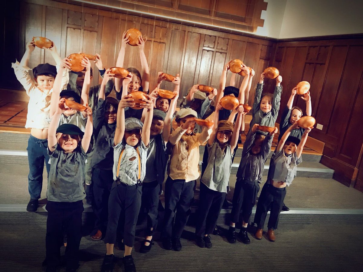 classacttheatri's tweet photo. 🎬FILIMING🎬
>>
Friday ACT-DANCE-SING Juniors are so hungry #foodgloriousfood #filmterm #classacttheatrix #bepartofthedrama https://t.co/hCy2aQH84D