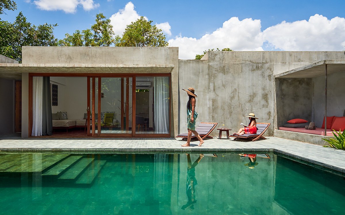 siemreapnet's tweet photo. Peaceful poolside moments at #TemplationSiemReap 😍🌴☀. Explore more: https://t.co/Ri1dhMeT53. - 📷 Photo credit: bdv_photo. - #ecoluxury #maads #livingcambodia https://t.co/D00YEZqh8F