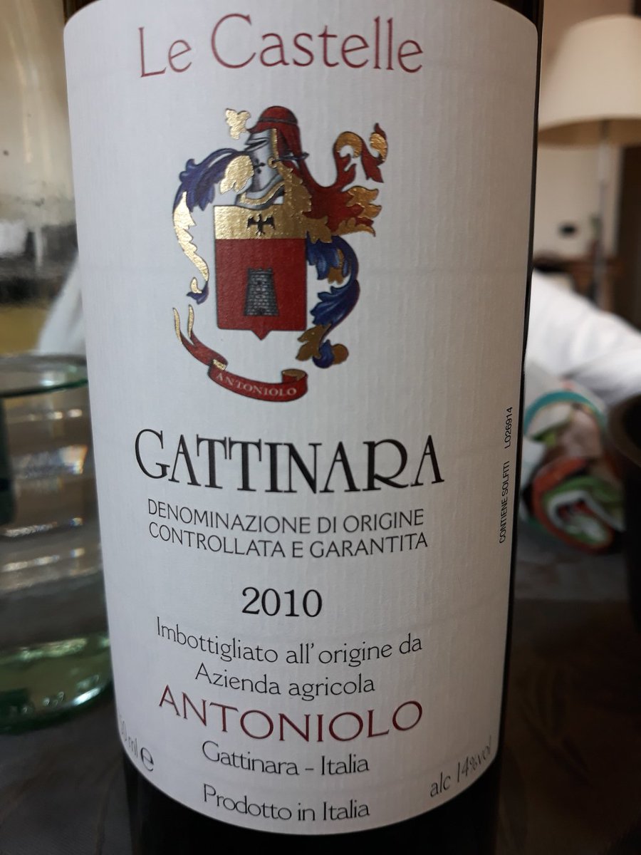 vinocondiviso's tweet photo. #Gattinara "Le Castelle" 2010 - #Antoniolo. Ancora giovanissimo ma molto buono! @GattinaraWine @AISMilano @burde @internetgourmet @CorriereDiVini @AltoPiemonte @NebbioLover @winesurf @percorsi_divino #wine #vinocondiviso #nebbiolo https://t.co/gkEZkoTNLy https://t.co/ZzQ4g6avAs