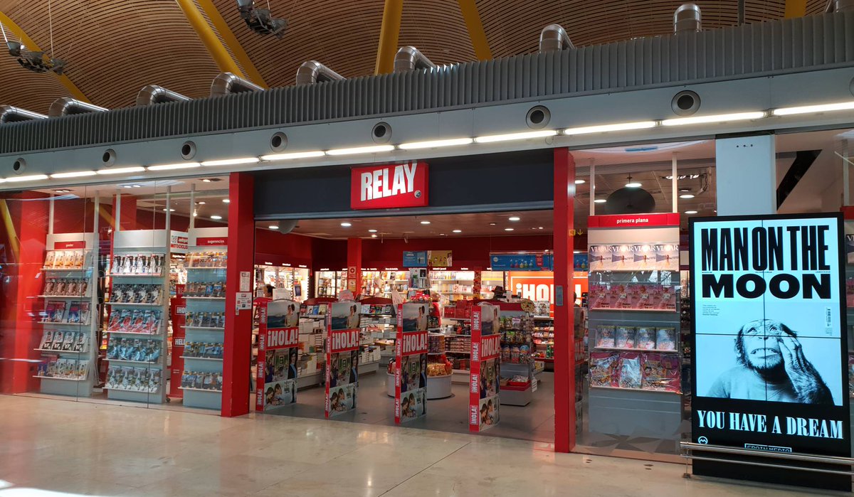 el_pais's tweet photo. Todos los aeropuertos españoles tendrán que vender botellas de agua a 1 euro https://t.co/NlYQIEzxqz https://t.co/NkJh273woy