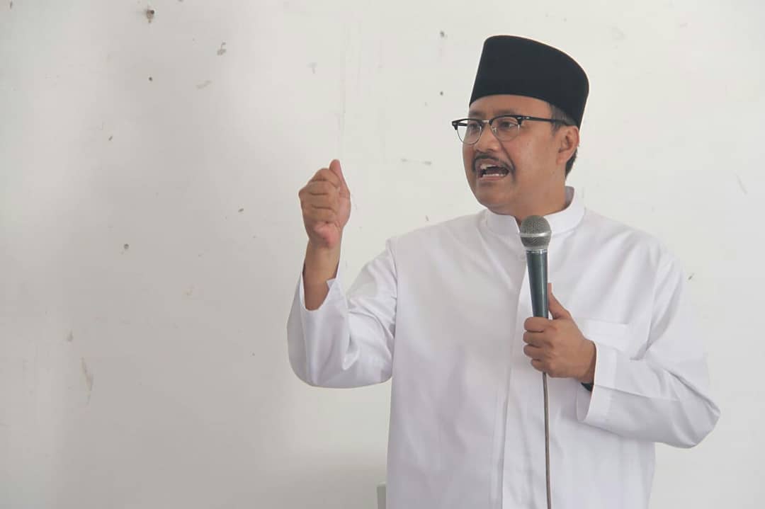 GusIpul_ID's tweet photo. Madin adalah warisan semangat para kiai dan sangat berguna untuk memperkuat aqidah, akhlak dan syariah yang diikuti dengan semangat cinta tanah air
Kabeh Sedulur Kabeh Makmur ✌
#GusIpulMbakPuti #KabehSedulurKabehMakmur #jatimsedulur #pilgubjatim2018 #madinplus #ponpes #santri https://t.co/qBBrt7AE9j