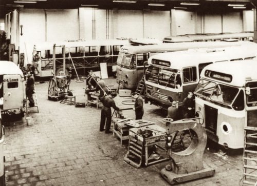 Nog krap twee weken, tot de CAB-reünie op zondag 8️⃣april 13:00 - 17:00 
Dan ontmoeten oud-werknemers van het Centraal  Autoherstelbedrijf elkaar in dB's. Geen reünist, wel interesse in het CAB? Om 15:00 zijn presentaties en rondleidingen openbaar. Aanmelden cab@dbstudio.nl