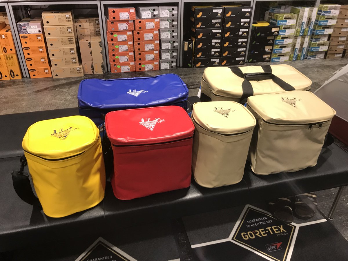 石井スポーツ公式 登山 アウトドア 大丸東京店 シアトルスポーツ ソフトクーラー Popなカラーと確かな性能で人気のシアトルスポーツのクーラーボックス 大人気サンドカラーも入荷しました 軽くてたためてオシャレなソフトタイプです 冷え