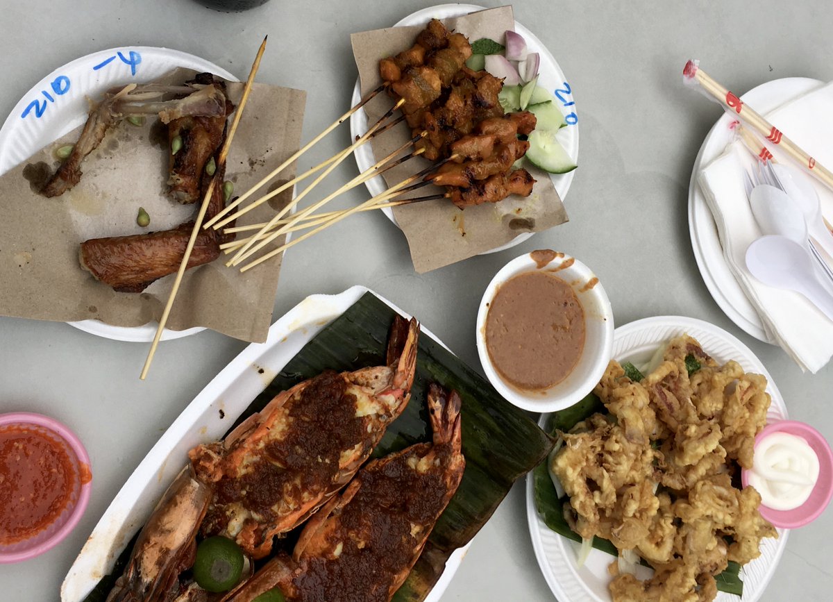 holidayswkids's tweet photo. Georgie Watts of @_THEWINDOWSEAT shares her 5 must-try foods in #Singapore 🤤
Read: https://t.co/FATdJnrSDy https://t.co/7pIZvkSmWm