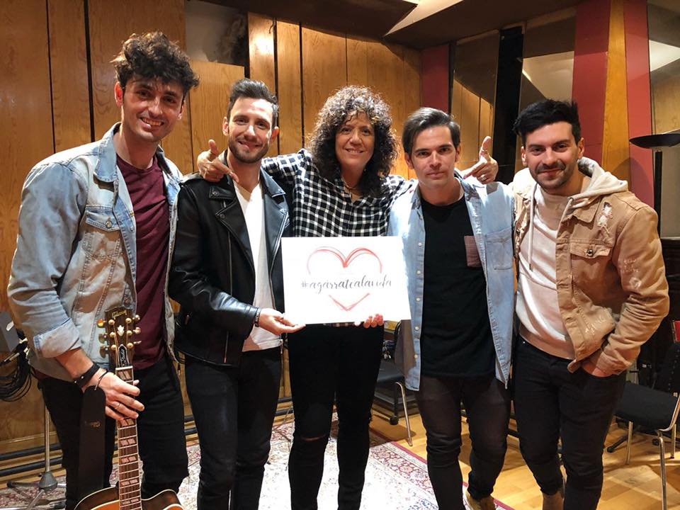 Nos encantaría que <a href="/AtacadosOficial/">Atacados</a>  y <a href="/RosanaOficial/">Rosana Arbelo</a> atendieran a sus fans en <a href="/EncuentrosEM/">El Mundo Encuentros</a> para hablar de su proyecto solidario #Agarratealavida <a href="/diversolidaria/">Diversión Solidaria</a> Somos muchas las que lo pedimos!!