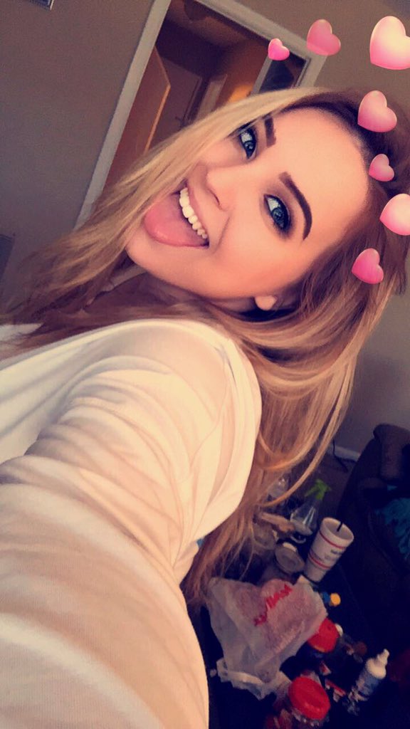 itzaleelee_'s tweet photo. It's been a while sense I've been on here, might as well post while I can 🤷🏼♀️☺️ #dontpostmuch https://t.co/rh1TaIQMEN