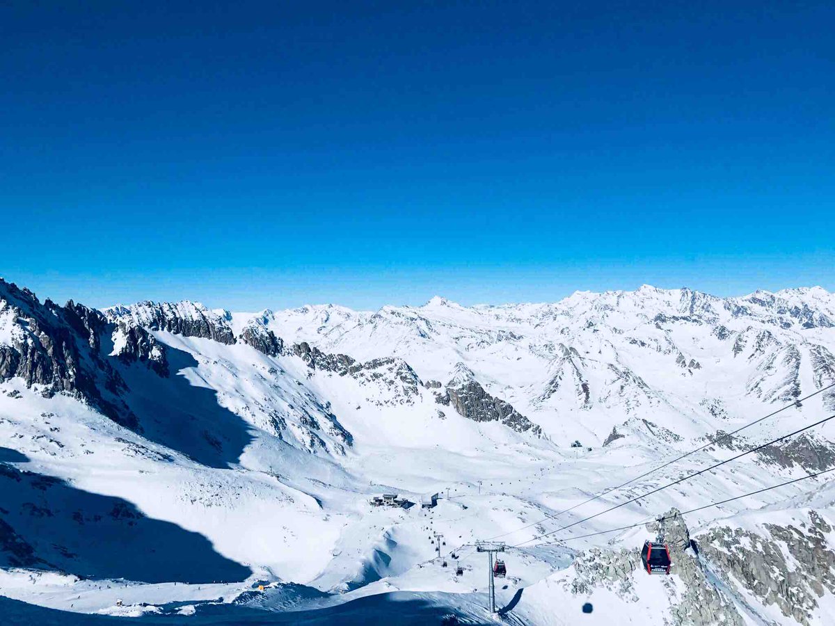 PassoTonale_ski's tweet photo. Good morning 😊 it’s a lovely temperature of -3 degrees out there, and plenty more to come 😎 avalanche status is 2/3 out of 5 and all lifts and slopes are open 🤨 #reptoptip head up the Glacier for incredible views and tasty hot chocolate #snownewsisgoodnews https://t.co/Z5j4plmTna