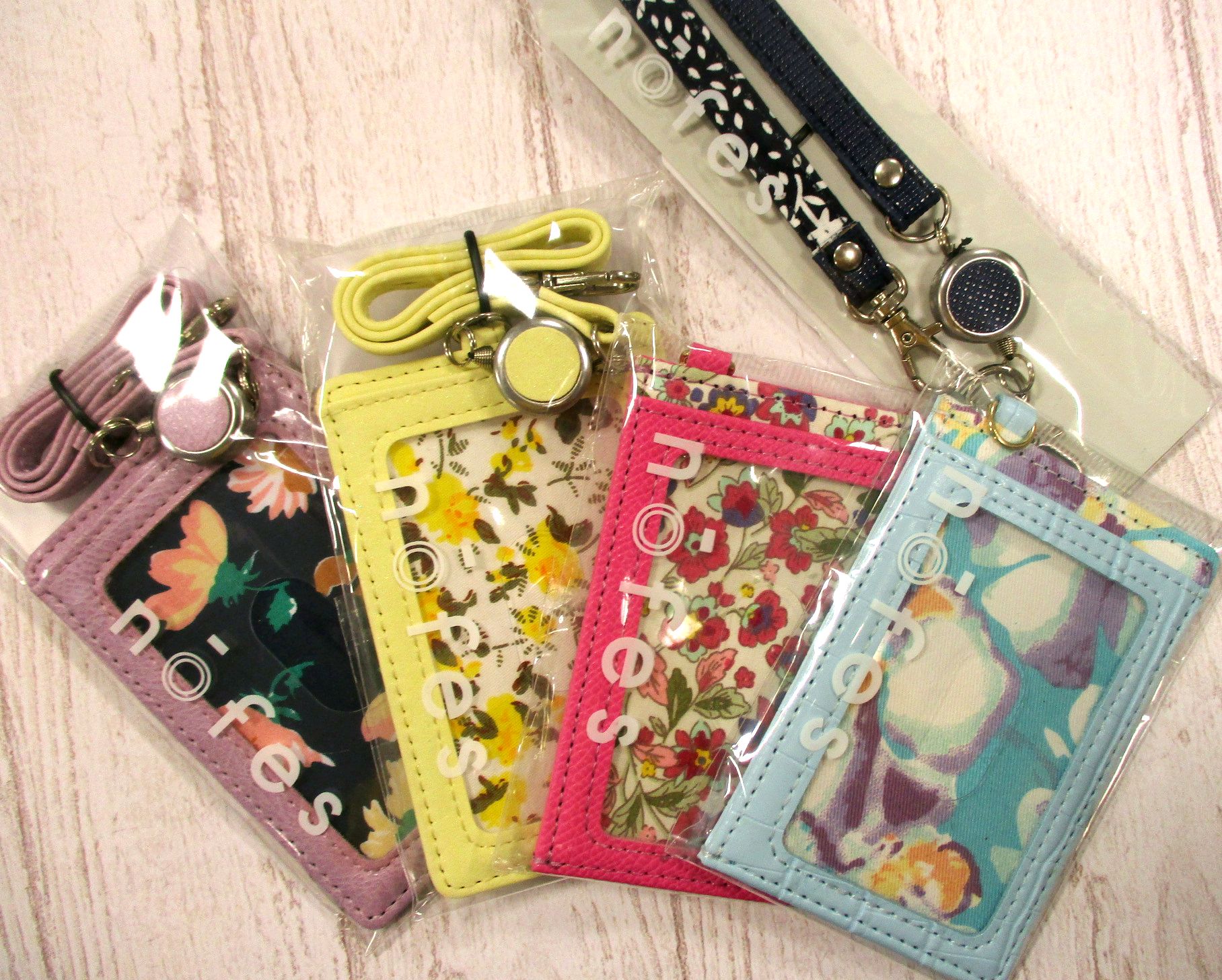 大宮ロフト 定期券のご購入はお早めに O 大宮駅で呼びかけていました 定期を買ったみなさま パスケース のご準備もお忘れなく 大宮ロフトは大人っぽいシンプルなものから ねこぺん日和