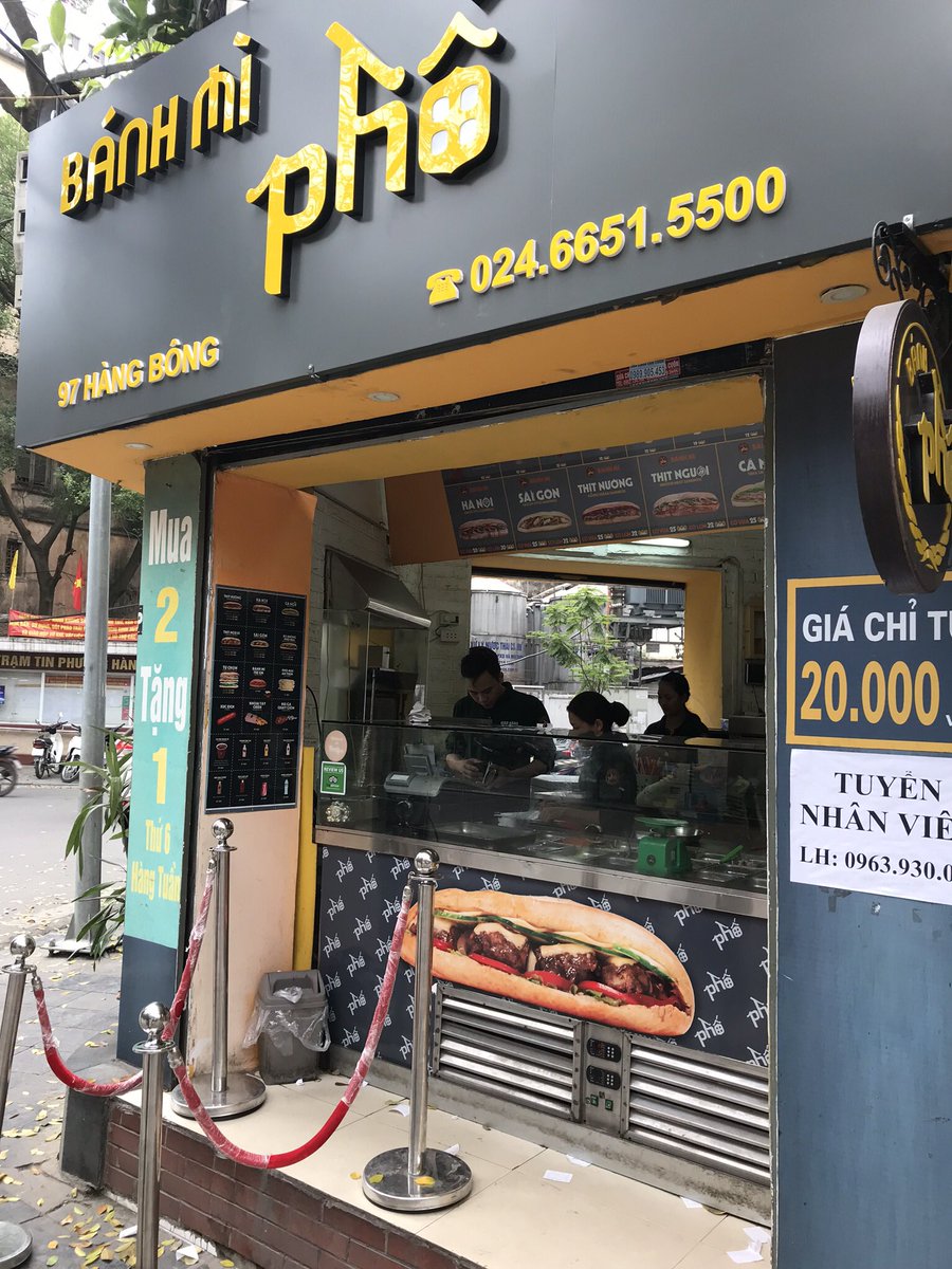 DonsLunch1's tweet photo. Tasty little Bánh mi joint in Hanoi where a family of 3 can eat dinner for $4. The stanchions &amp; ropes make it classy.  #bahgain #notsickyet https://t.co/nyHkHc9Kdb
