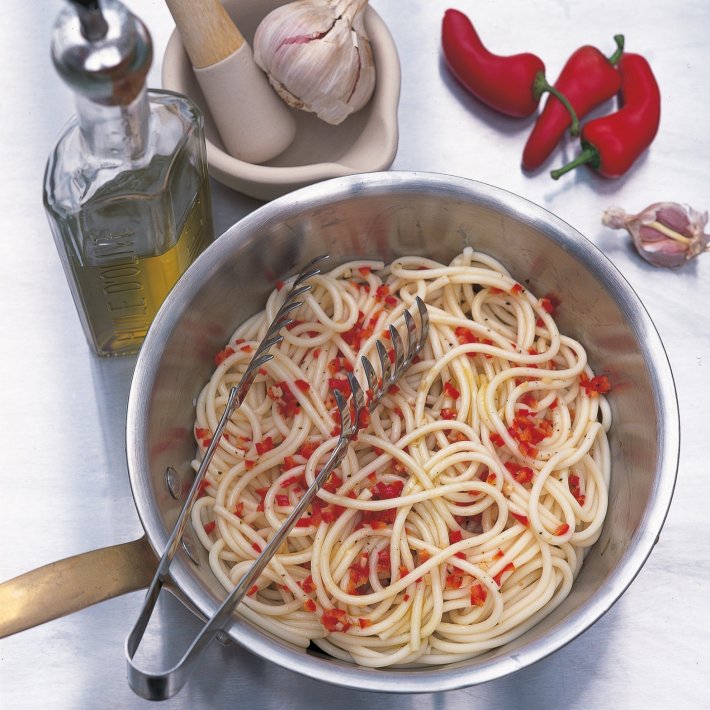 DeliaOnline's tweet image. Monday&apos;s #recipeoftheday - Spaghetti with Olive Oil, Garlic and Chilli ow.ly/Tpbi30j7AlK #pasta #cookingfortwo #recipes #meatfreemonday