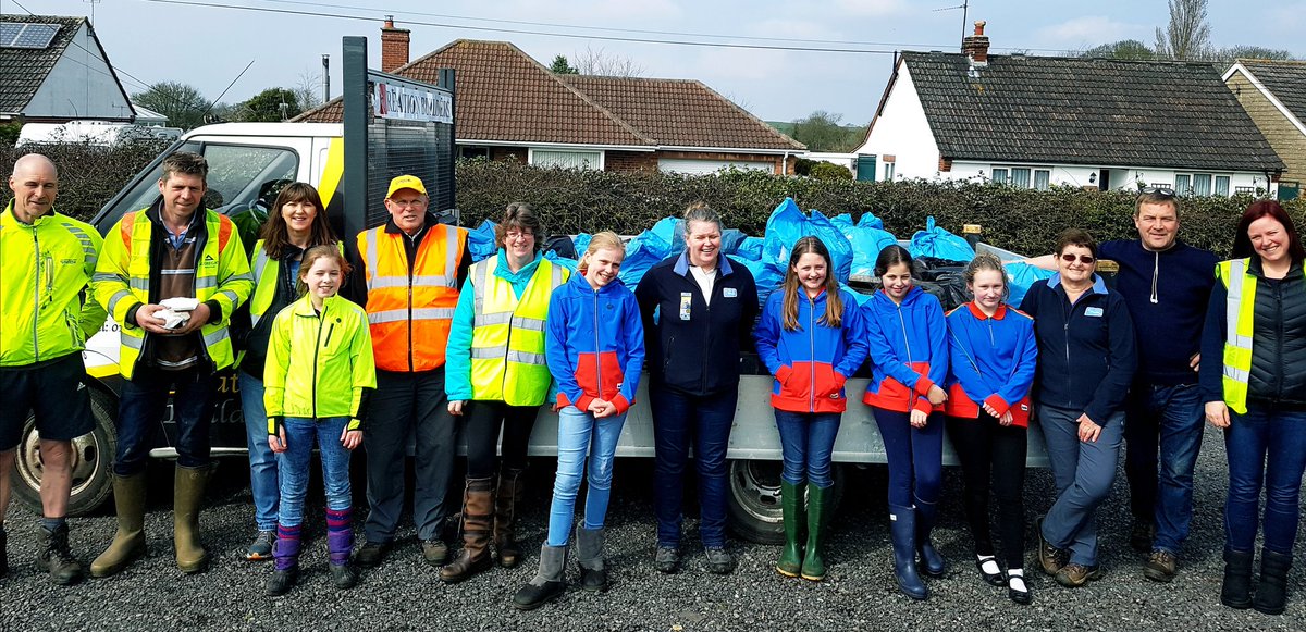 PeterDunfordCEM's tweet photo. What a great #GBSpringClean effort across the #Melksham community area. 8 litter picks over this weekend supported by our wonderful partners and volunteers. @wiltscouncil #CleanUpWilts @KeepBritainTidy https://t.co/I7D9Vb84ti