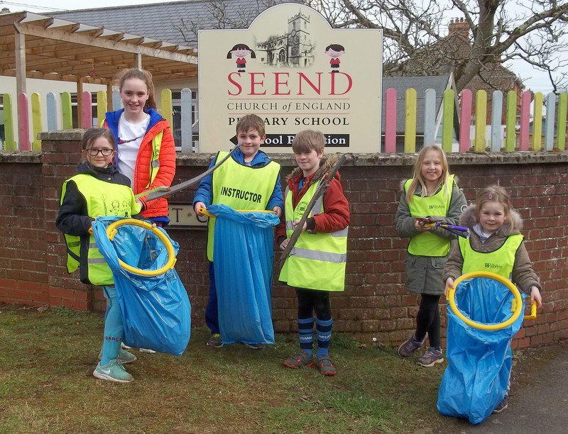 PeterDunfordCEM's tweet photo. What a great #GBSpringClean effort across the #Melksham community area. 8 litter picks over this weekend supported by our wonderful partners and volunteers. @wiltscouncil #CleanUpWilts @KeepBritainTidy https://t.co/I7D9Vb84ti