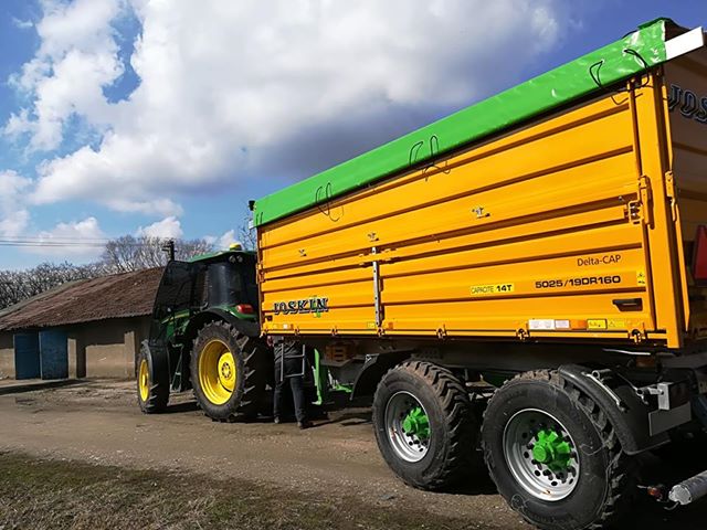 Delivering a new machine to a farmer is always like giving a toy to a kid. Tadis Agro could notice that this week by delivering this Delta-CAP model 5025/19DR160 in a farm in Romania. Joy and excitement were more than palpable!