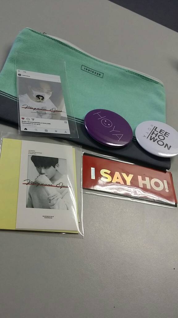 reminisce_wh's tweet photo. Lee Howon 2018 Magnus Opus Season greeting hve arrived. .tq for the lovely gift. the good was soo pretty>~<♡ @sunghyo_neul @LeeHowon_kr https://t.co/F0Mu0y5XPN