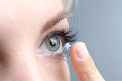 eyecarefaq's tweet photo. Can I try my friend’s contact lenses?

No. Never use anyone else’s lenses as they will not be the correct fit for your eyes. Even if your eyes have similar prescription they may be a different shape and size and wearing a poorly fitted lens can cause damage. #loveyourlenses https://t.co/nJ2GwZN2kR
