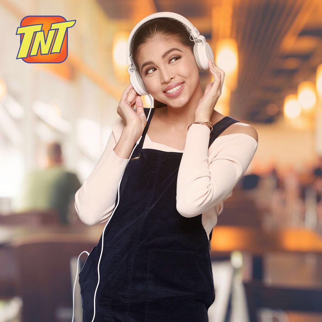 mainedcm's tweet photo. Mga Ka-tropa, ramdam niyo na ba na ang summer? Panahon na naman para ilabas ang summer playlist ng tropa! Share your favorite summer jams with GIGASURF50. Listen to endless summer playlists with 1GB + 300MB for Youtube for 3 days, P50 lang. Text GIGA50 to 4545. #ShareLikeATropa https://t.co/dJs3BGKjaB