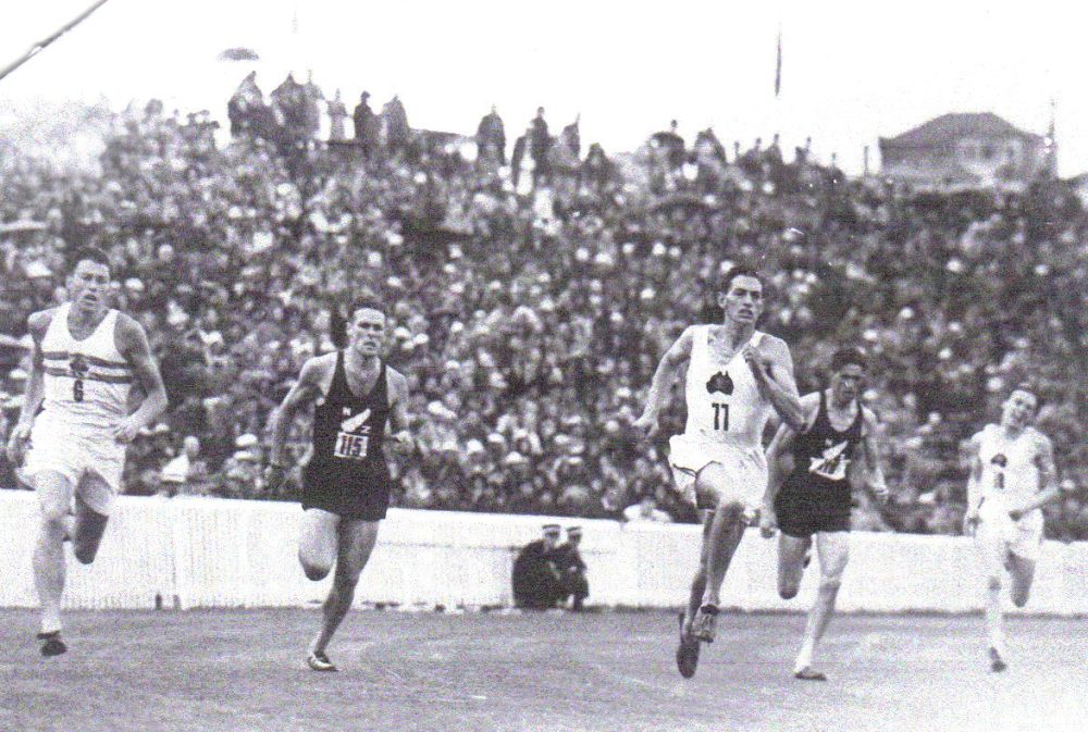 Sad news with passing of Olympic &amp; Commonwealth Games great Edwin Carr. Won 1950 CG 440 yds &amp; 4x440 yds.
Recent lived in Cowra. Honorary doctor for <a href="/NSWAthletics/">Athletics NSW</a>. 
His dad, 'Slip' Carr carried the flag at the 1924 OG.
Amazingly dad/son ran same 200m time '24 &amp; '52 OG 28yr apart.