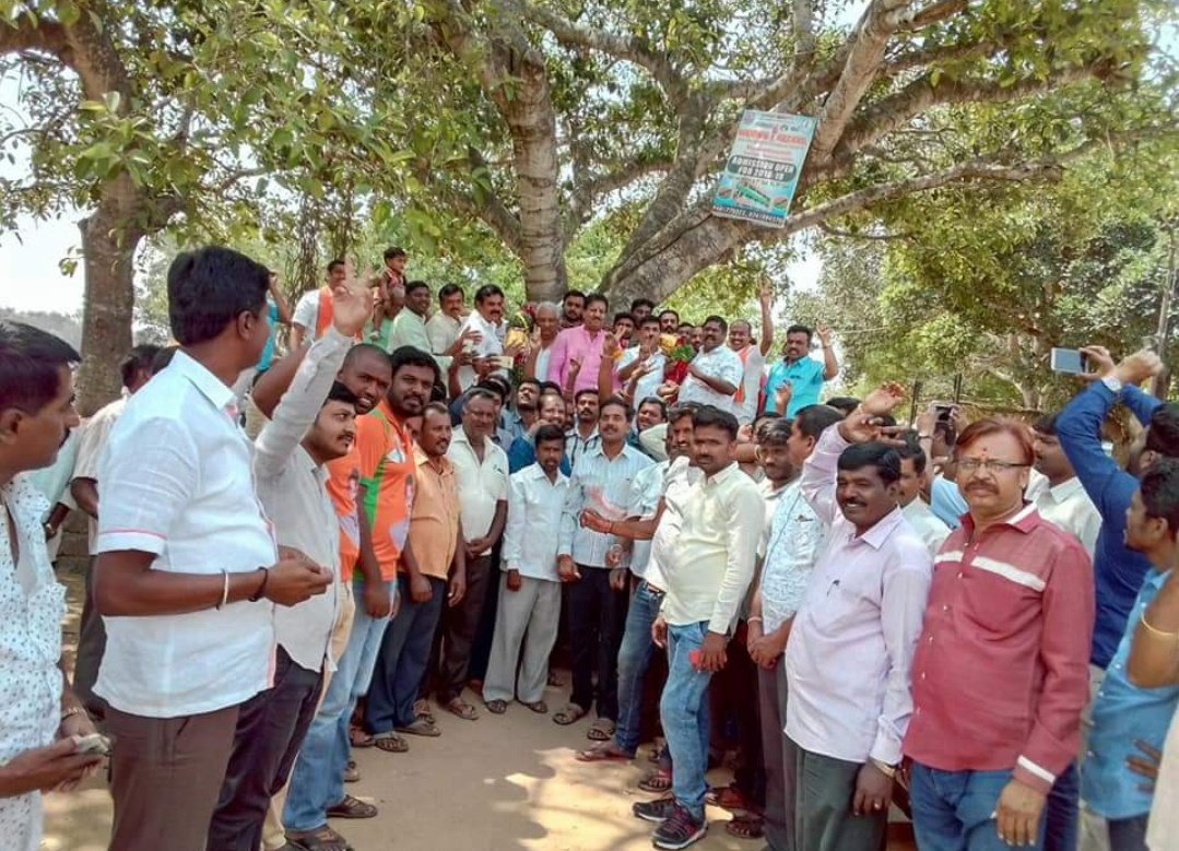 Bjp4Y's tweet photo. ಸಿಂಗನಾಯಕನ ಹ��್ಳಿ ಮಹಾಶಕ್ತಿ ಕೇಂದ್ರದಲ್ಲಿ ನಡೆದ ವಾರ್ಡ್ ಚರ್ಚಾ ಕಾರ್ಯಕ್ರಮದಲ್ಲಿ ಮಾನ್ಯ ಶಾಸಕರಾದ ಶ್ರೀ ಎಸ್ ಆರ್ ವಿಶ್ವನಾಥ್ ಅವರು ಹಾಗೂ ಮಂಡಲ ಅಧ್ಯಕ್ಷರಾದ ದಿಬ್ಬೂರು ಜಯಣ್ಣ ರವರು  ಹಾಗೂ ಕ್ಷೇತ್ರದ ಅನೇಕ ಮುಖಂಡರು ಭಾಗವಹಿಸಿದ್ದರು. 
#ಬೆಂಗಳೂರುರಕ್ಷಿಸಿ 
@Office_of_BSY @SRVishwanathBJP @pavankumar04 https://t.co/AHm9HFusfX