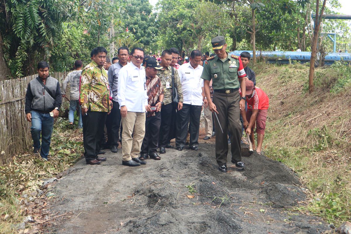 Ofieeperdana's tweet photo. #PKTDanaDesa
#TPPIKalsel 
#KabBanjar 
#ProvKalsel
1. @Jokowi
2. @EkoSandjojo
3. @anwsanusi
4. @taufikmadjid71
5. @fachrilabalado
6. @TPPIndonesia
7. @kpw3_kalsel https://t.co/W7h4jeKL72