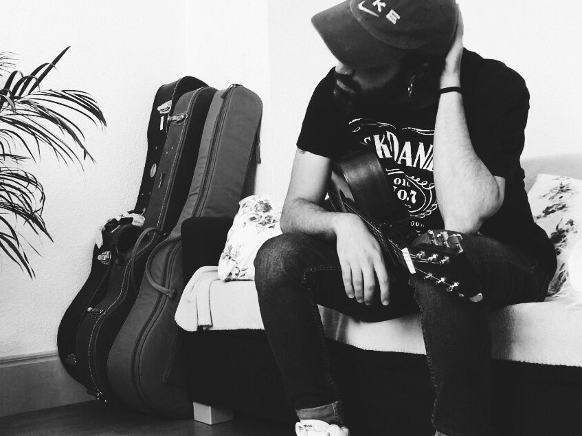 Esta noche, tocaré algunas canciones en <a href="/lafidulaenvivo/">La Fídula</a> de Madrid. Gracias a mi querido @pbenavente_ que me propuso la idea ♥️

Será algo cortito; ya que estaré compartiendo escenario con otros compañeros ✨