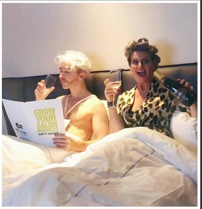 BolderoFilby's tweet photo. Should've been a twin room, but what's a double between business partners! 😂 #SalonSmart18 #hairdressing https://t.co/8Dxy2be0pe