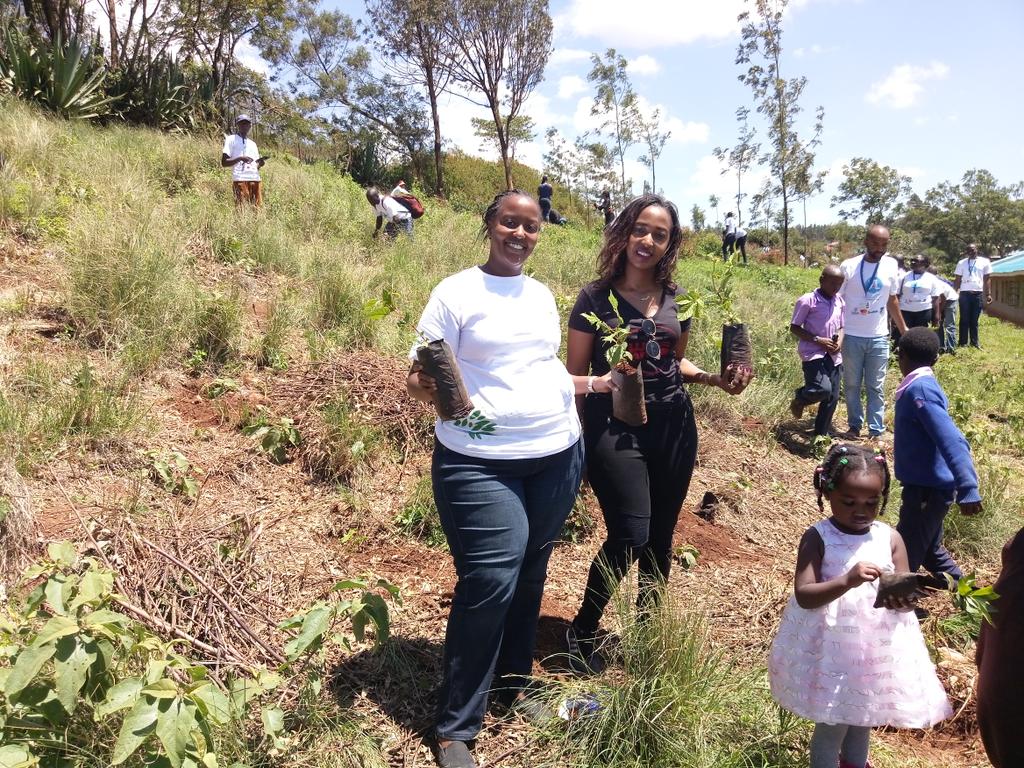 We planted 2000 Trees on Saturday at Kamangu Pry. School Kikuyu and made a difference in our own special way against deforestation in Kenya! #saveourforestsKE #Africawewant Together with @YALIRLCEA @YALINetwork @remaxheritageN @GreeningKenya #Mitimillioni
