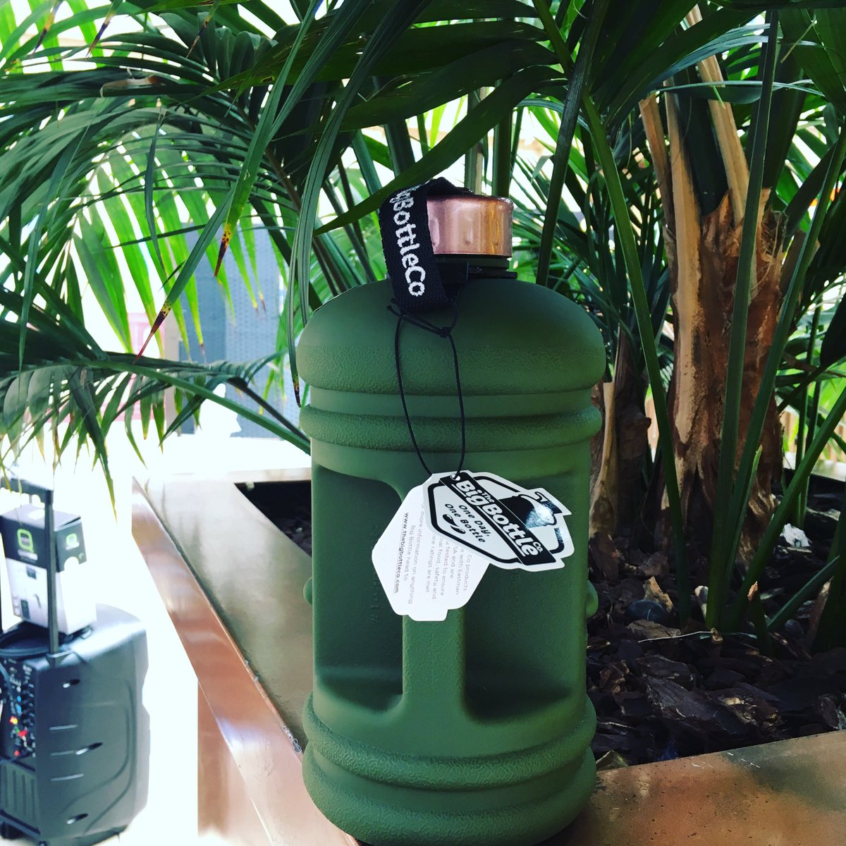 stuartw46664's tweet image. Hydration and health with this cool 2.2l water bottle from @thebigbottleco 
#h20 #thebigbottleco #sounddynamics #fitness #fitnessaudio