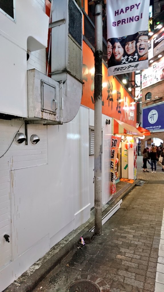 めちゃくちゃ悲しい
以前描いた渋谷センター街のグラフィティー、どんどん消されてる
ショックすぎる 真っ白 