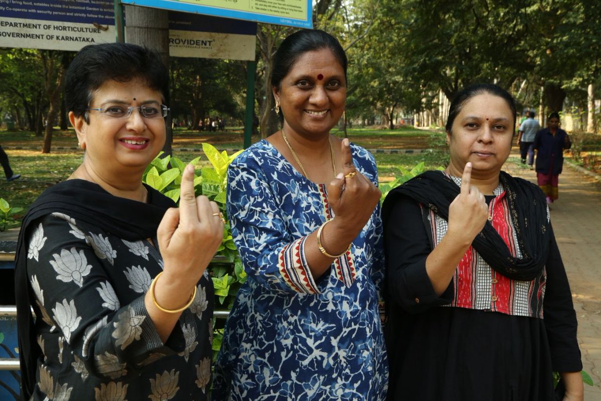 ceo_karnataka's tweet photo. Event on EVM and VVPAT demonstration at Lalbagh,Bangalore.  
#RightToVote #AllToPoll #Karnataka #ElectionCommission #EVMChallenge #EVM  #KarnatakaElection2018 #KarnatakaElectionsCommission https://t.co/P458oyQBiF
