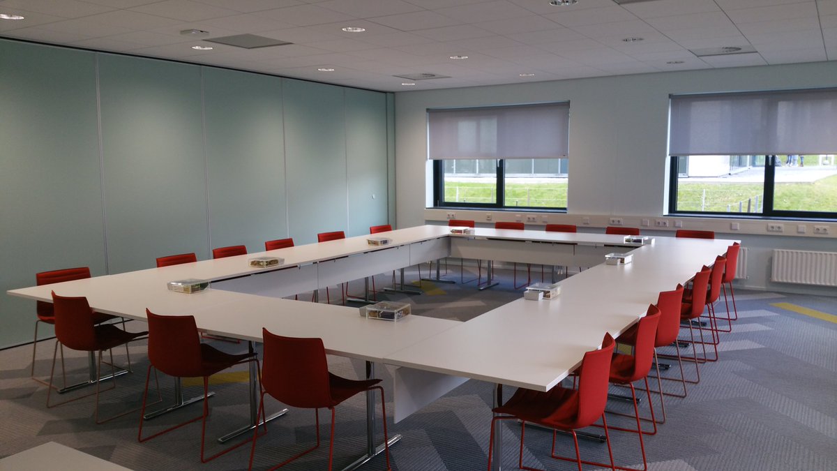 Na 5 maanden 'kamperen' in een tijdelijk onderkomen, vandaag ons volledig vernieuwde eigen pand in gebruik genomen. Mooi, strak en functioneel. TLN is klaar om de sector transport en logistiek ook in de toekomst optimaal te blijven bedienen.
<a href="/TLNnieuws/">Transport en Logistiek Nederland</a>