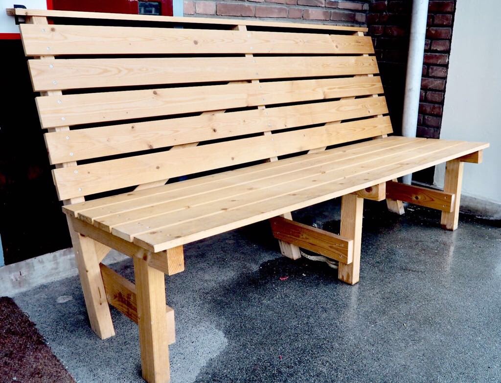 #Winactie !🌸☀️🌿
Aangezien afgelopen zondag de #zomertijd weer is ingegaan, geeft het Idee Waar Je Van Hout #gratis een houten tuinbank weg onder onze #followers ! 

1) Volg ons
2) Retweet deze tweet

#Wefollowback #Follow #Giveaway #Retweet #Hout #Free #Followbacktrain