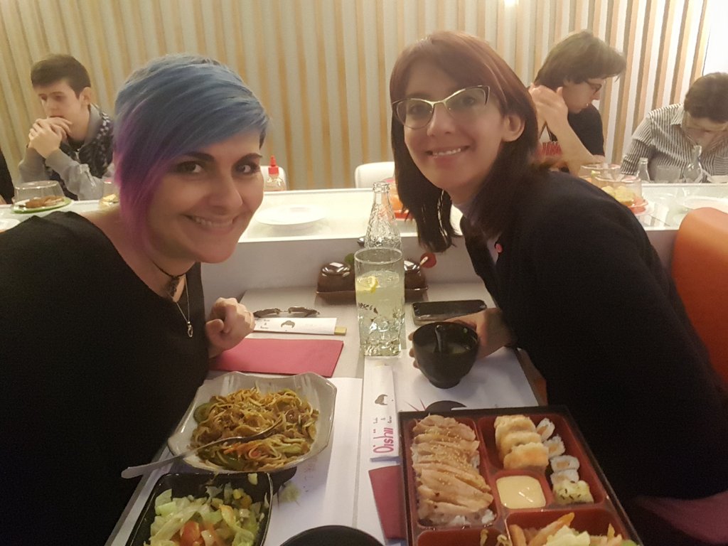 laurasanzautora's tweet photo. Comiendo en nuestro japonés con @Cora_Spark 😍😍😍 Empiezan bien las vacaciones de semana santa! ♥️
#laurasanzautora #coraspark #carmenserrano #vacaciones #semanasanta #japones https://t.co/ozO4Ce7jmc