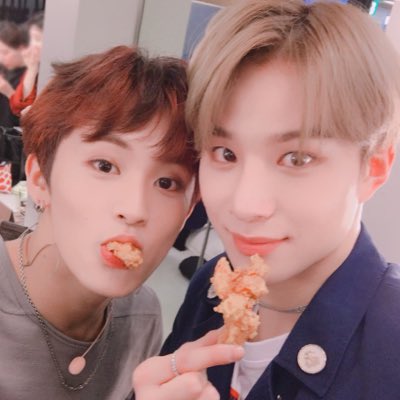 Markleeisarapgod tweet media