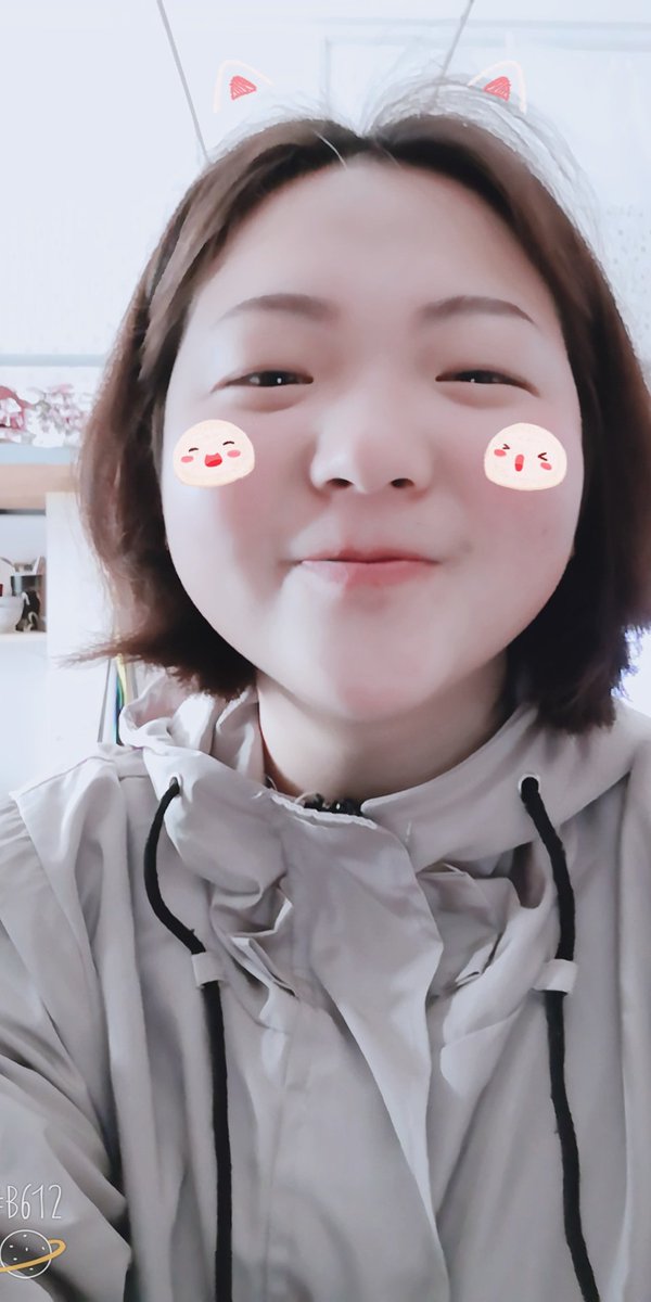 q_crown's tweet photo. 剪了刘海的我心情复杂，我跟tony老师并没有心连心🙂凉凉，心态崩了😑 https://t.co/YrwwWPZyIL