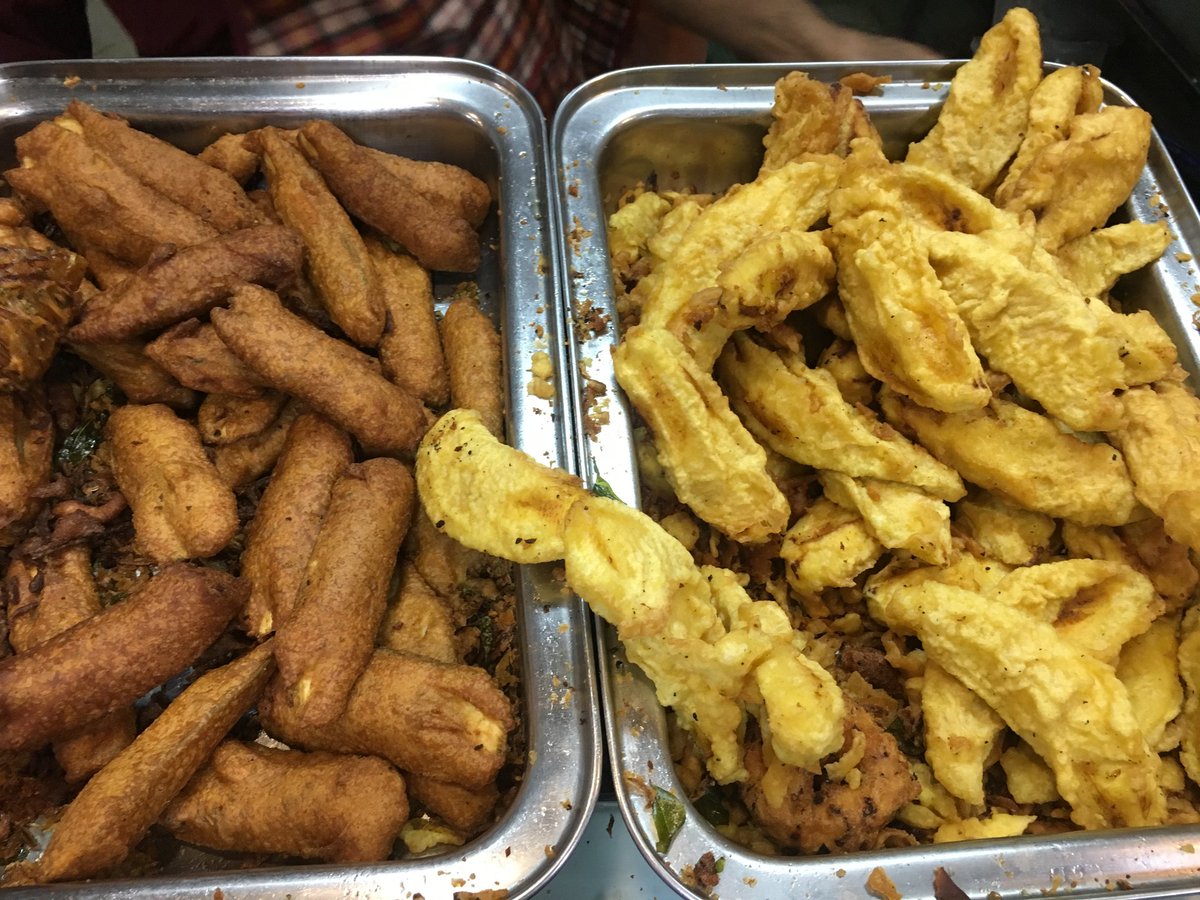DelhiFoodWalks's tweet photo. If in Trivandrum, have tea at the Chinthya tea stall!
#dfwadventures headed to this popular tea shop, located in Sasthamangalam.
This little tea-snack shop has a large variety of delicacies to die for- cakes, Pazham Puri, Bhaji and many others.
#indianstreetfood #kerala https://t.co/qPT9Znpt7h