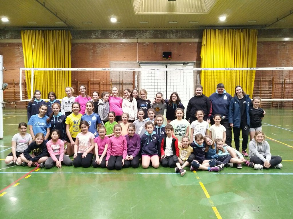 cecell_lleida's tweet photo. Una edició més de les nostres Estades de Voleibol en la millor companyia!!! Molt be noies. https://t.co/Oddc2Tw5lh