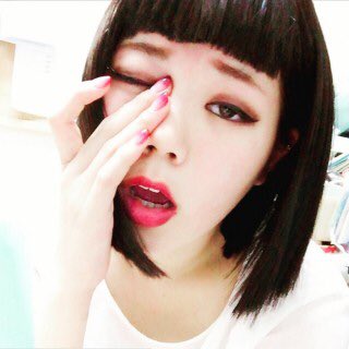 aaa_once's tweet photo. 話題のMOMOLANDアインとブルゾンちえみ並べたら想像より似てた😧😶
 #写真によっては似てる
#ってかアインかわいすぎる https://t.co/vUYIE2Ps9Q