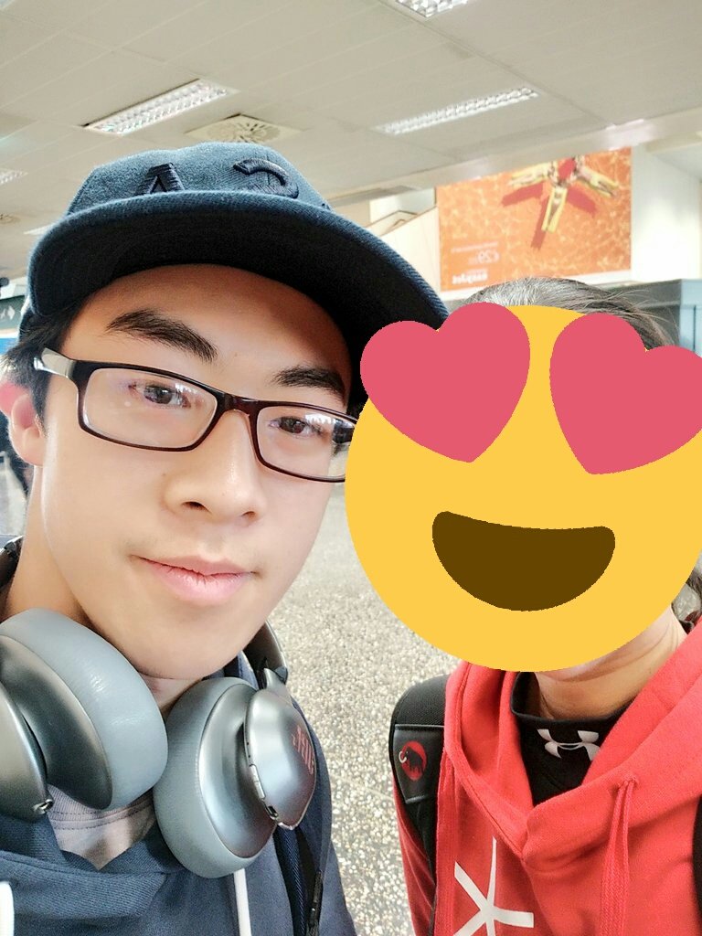 Still taking pictures before boarding...  #Milano2018 #WorldFigure #CurrentChampion #NathanChen