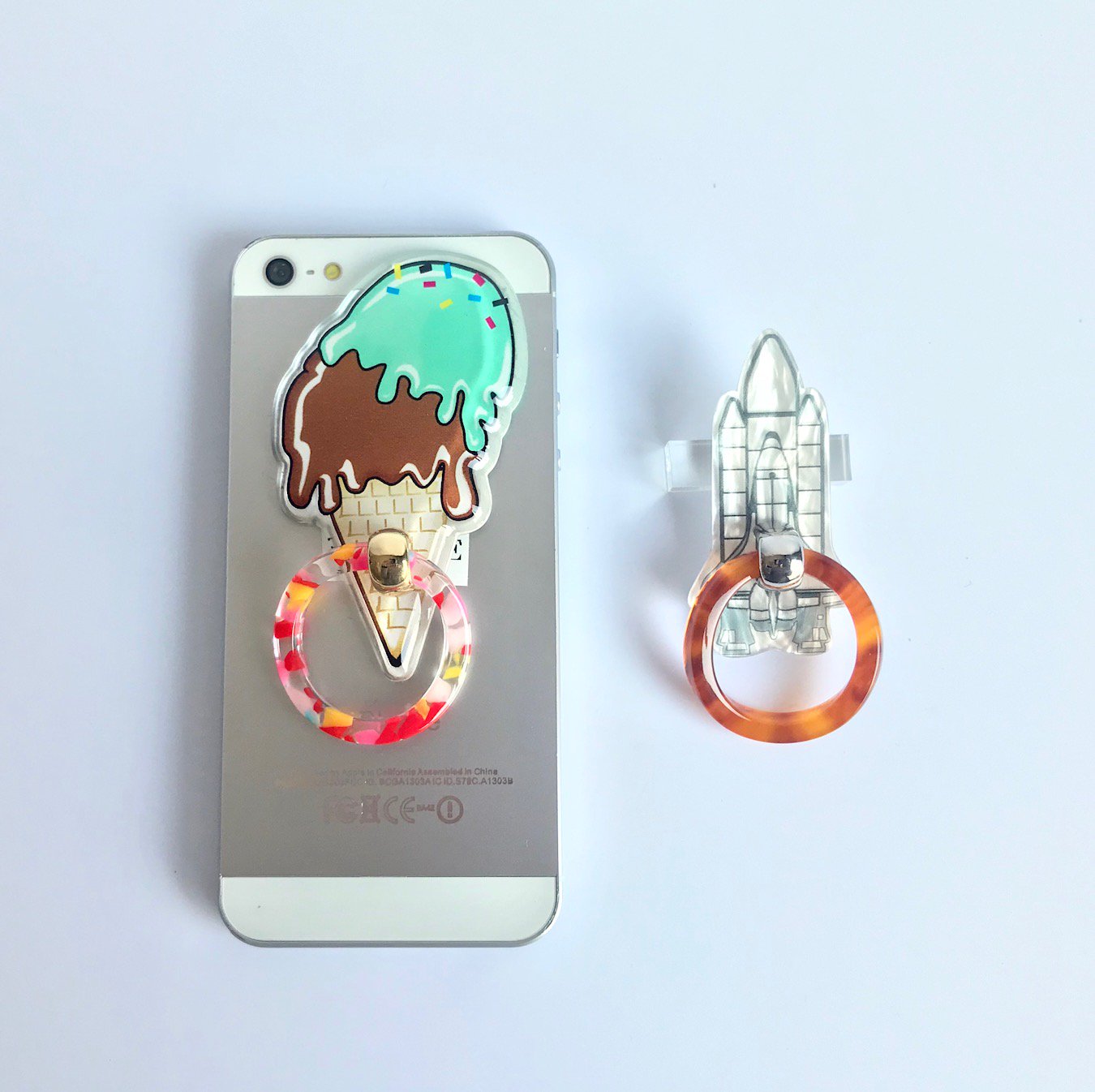 Tokyo Acryl 有限会社三幸 オリジナルのoem用スマホリングです 土台もリング部分もミユキで材料を切り出して加工していますのでデザインの幅が広がります リング部分は指に優しい形になっています Fingerring バンカーリング フィンガーリング