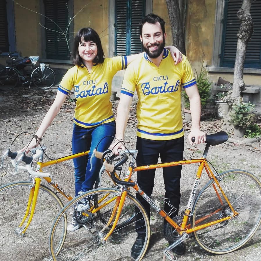 Couple in Yellow. Same jerseys that my granfather Gino #Bartali wore in his cycling carrer .. just more Seventies. Maglie e biciclette #ciclibartali 
#biciclettami cycling blog / sportinglife /  livereporter / bikecommunity