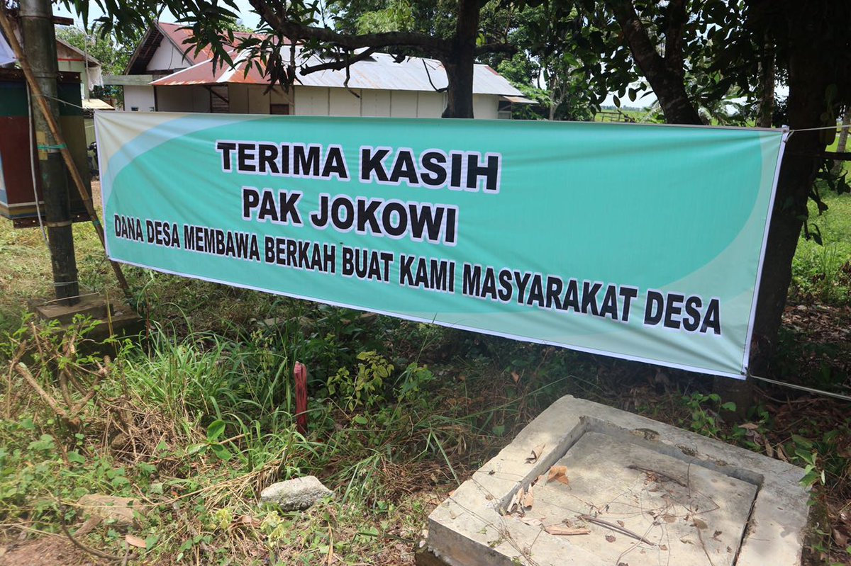 fahmiakbarlbg's tweet image. Dalam meningkatkan kesejahteraan masyarakat desa, tahun ini Pembangunan Desa melalui Dana Desa 2018 menrapkan program PADAT KARYA TUNAI. 
#PadatKaryaTunai2018 
#TPPIBengkulu
@jokowi 
@EkoSandjojo 
@pendampingdesa_ 
@tppi_p3mdbkl 
@anwsanusi 
@taufikmadjid71