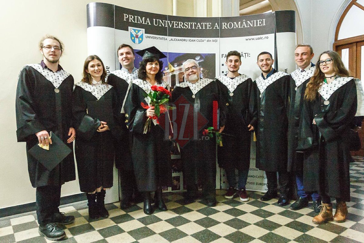 CdSGBlog's tweet photo. Cu intelectualii la bal mascat. Masca turpitudinii: bunele intentii! #andreiplesu #balmascat #binomulSRIDNA #intelectualiiluiBasescu #legeadefaimarii #MonicaMacovei #politiepolitica #scopulscuzamijlacele #turpitudine https://t.co/G0R9tBZKow https://t.co/wIBIjOVZv5