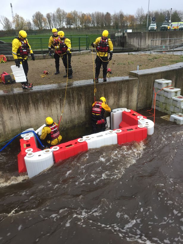 TheFloodstop's tweet photo. Flood professionals training with Floodstop in high flow flood zones https://t.co/1ROOUzl6fh