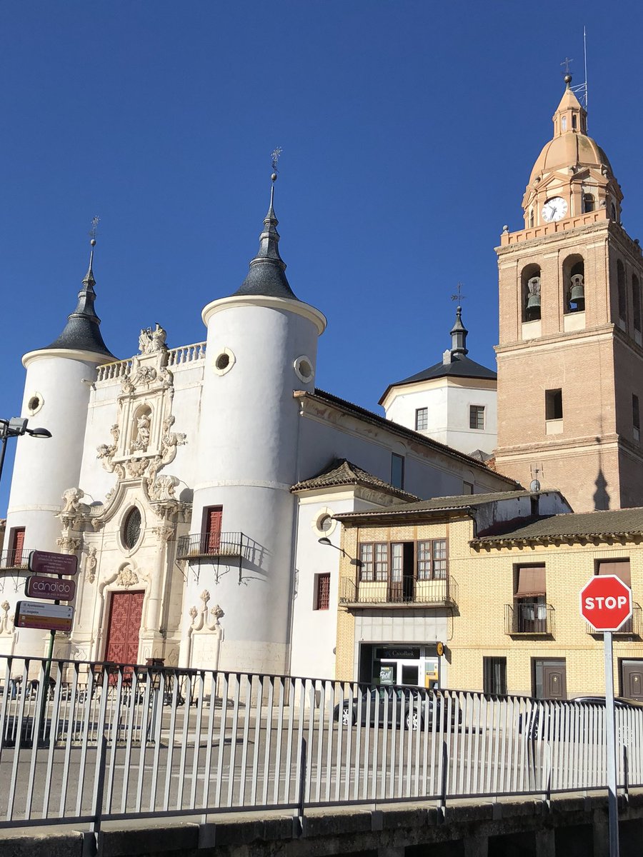 Nos esperan unos 260 vinos a valorar. Casi todos de la añada 2017, la cual fue bastante seca. Con una merma del 30%. Esperemos q eso ayude a mejorar su calidad. Allá vamos.