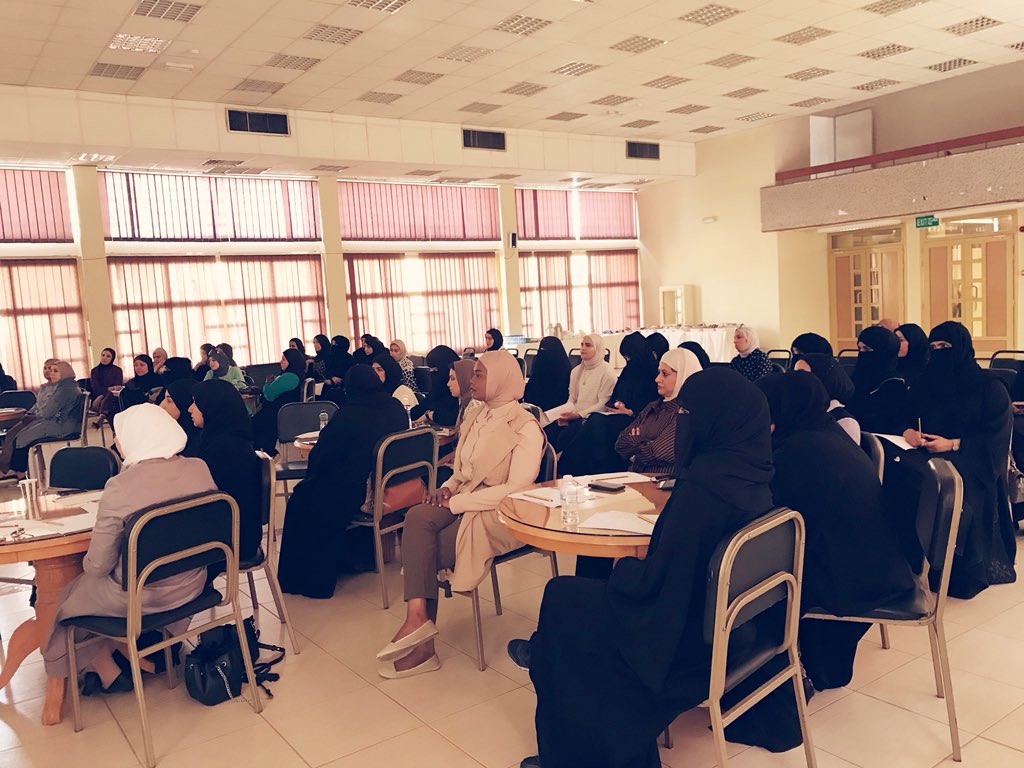 جانب من الحضور معلمات ومعلمين المرحله الابتدائيه لدوره الموروث القصصي للاستاذه ماجده بوطيبان. #وزاره_التربيه #شبكه_المعلم #اللجنه_الوطنيه_للترببه_والعلوم_والثقافه #المركز_الاقليمي_للطفوله_والامومه