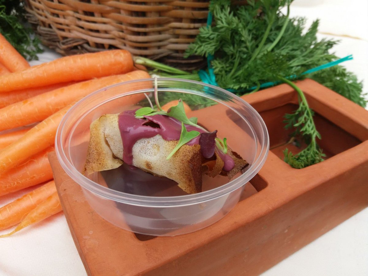 Felicitats al Restaurant Amiel&amp;Molins de Pont de Molins guanya el 1r premi com a millor tastet de cuina del conill a la 22ª Fira del Conill i l'Artesania de Vilafant.

El tastet:
"Caneló cruixent de conill amb poma i reducció de vi de l'Empordà"
