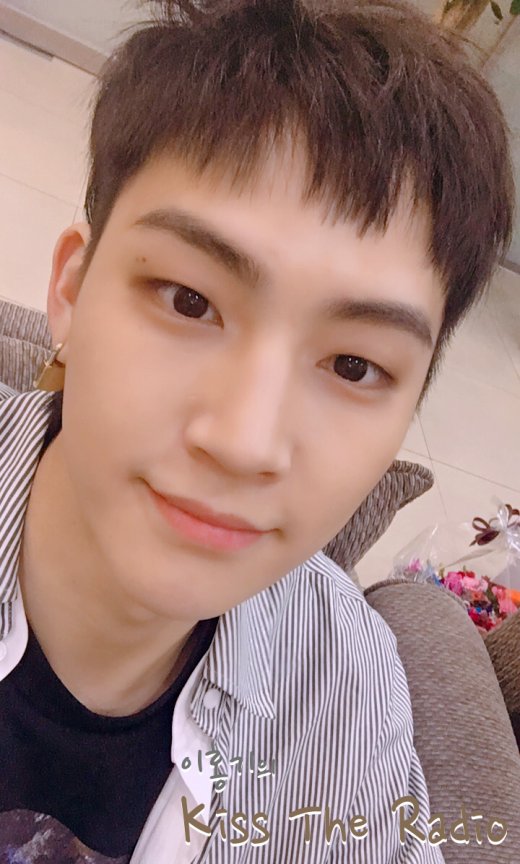 DefsoulTogether's tweet photo. 🌴 KBS Kiss the Radio "Hongkira" 

#재범 #갓세븐 #JB #GOT7 #DEFSOUL
#DefsoulTogether https://t.co/yMZzUMEgI9